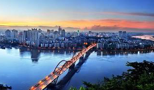 桂林-柳州-南宁-钦州-北海一主轴